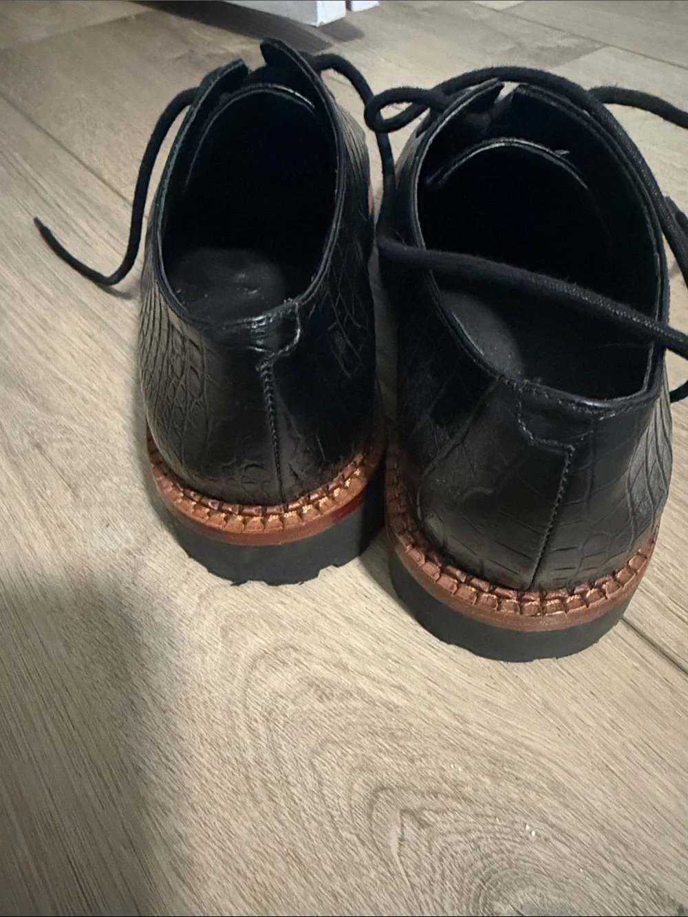 Vince croc embossed